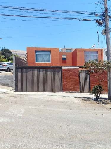 Venta de Casa  Esquina en Conjunto Habitacional Rey del Mar