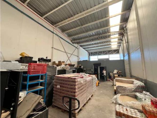 Arriendo bodega c/of de 135 m2, Los Libertadores. Quilicura.