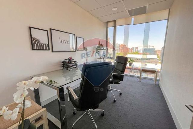 Oficina con estacionamiento