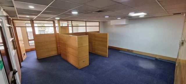 VENDO magnifica Oficina 226m2 Rosal, Santiago (131014)