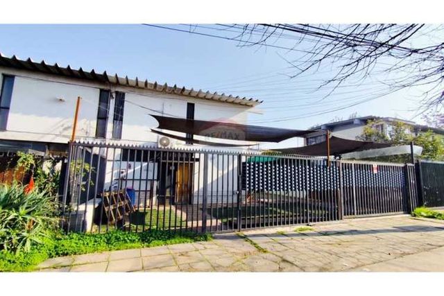 Se vende casa villa frei 4d/3b ñuñoa