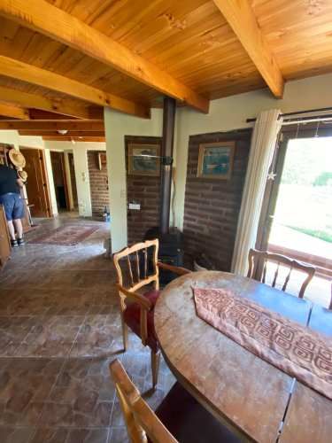 EXCELENTE CASA EN PARCELA CON PISCINA Y QUINCHO