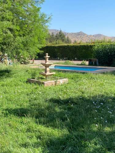 EXCELENTE CASA EN PARCELA CON PISCINA Y QUINCHO