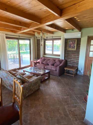 EXCELENTE CASA EN PARCELA CON PISCINA Y QUINCHO