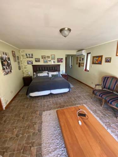 EXCELENTE CASA EN PARCELA CON PISCINA Y QUINCHO