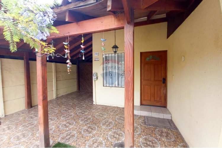 Arriendo casa/3 dormitorios /jardines de linderos