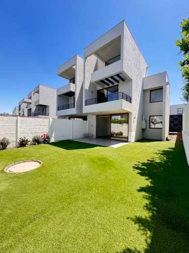 SE VENDE ESPECTACULAR TONWHOUSE MUY MODERNO 4H 3B