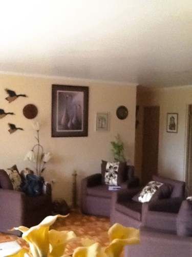 AMPLIA PARCELA CON CASA CONSTRUIDA ENTRE BOSQUES