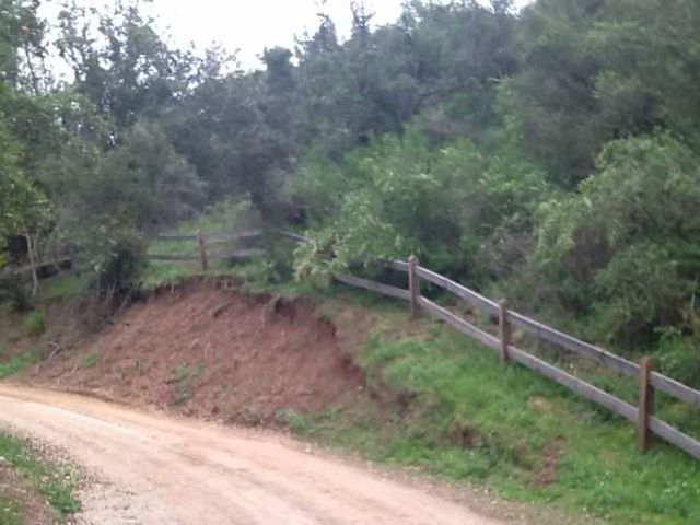 AMPLIA PARCELA CON CASA CONSTRUIDA ENTRE BOSQUES