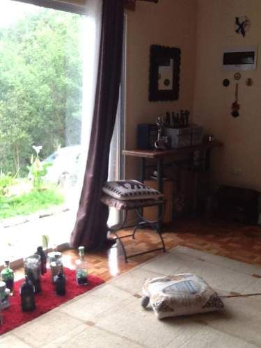 AMPLIA PARCELA CON CASA CONSTRUIDA ENTRE BOSQUES