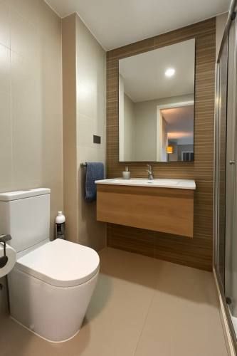 FOCOLARE PROPIEDADES ARRIENDA DEPTO 1D1B + ESTACIONAMIENTO