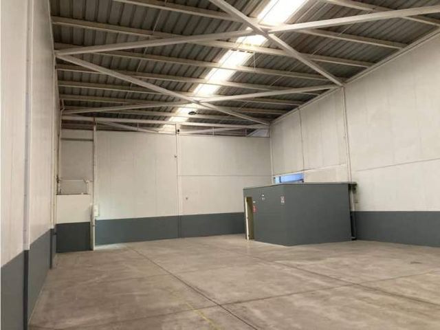 Arriendo bodega c/of de 234 m2, Los Libertadores. Quilicura.