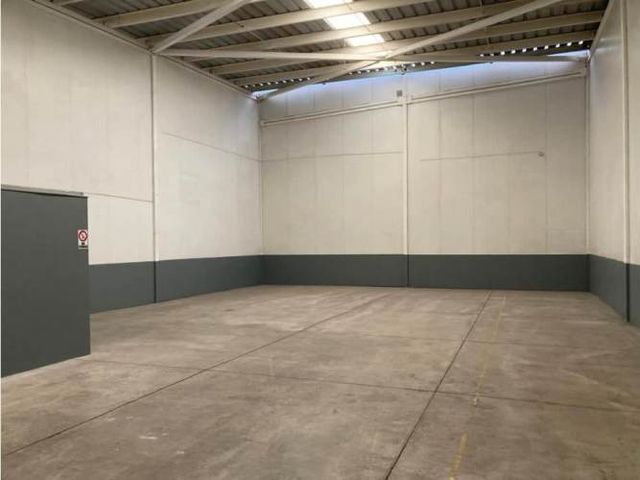 Arriendo bodega c/of de 234 m2, Los Libertadores. Quilicura.