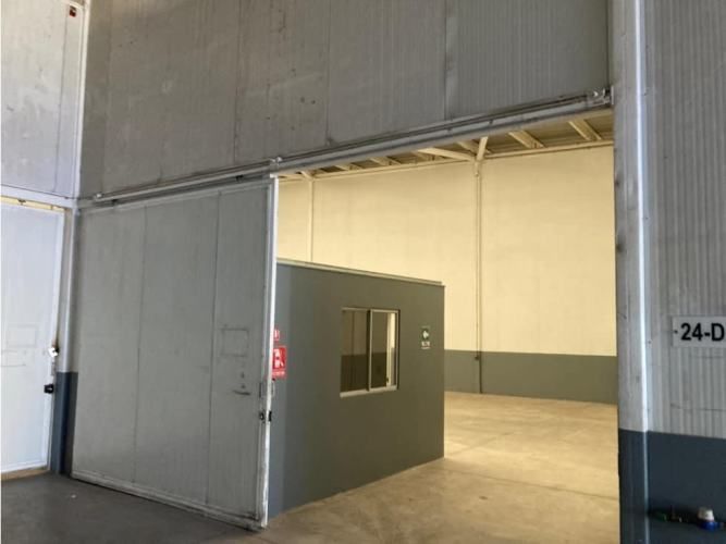 Arriendo bodega c/of de 234 m2, Los Libertadores. Quilicura.