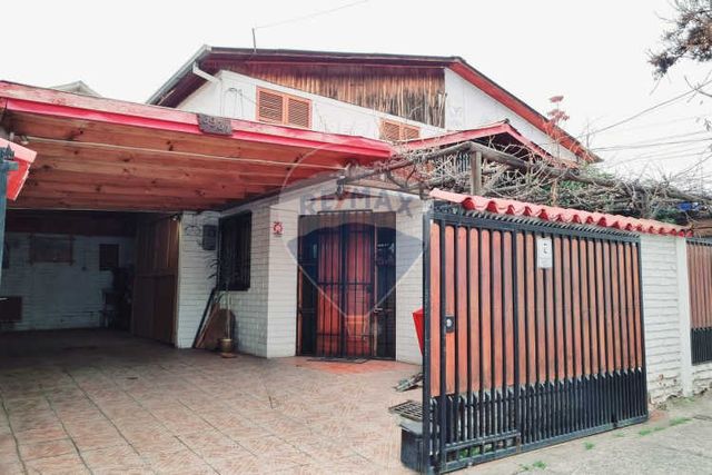 Amplia casa 3 dormitorios en barrio residencial