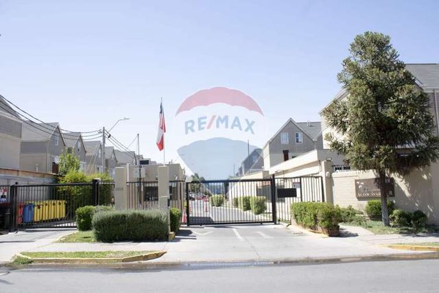 Disfrute su casa  familiar en hermoso condominio