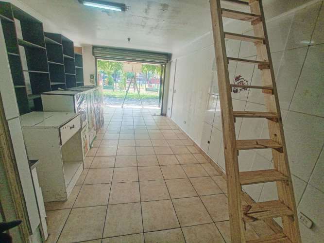 Local comercial en arriendo en Peñaflor - Gran Barrio