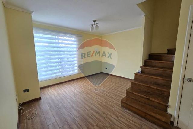 Casa familiar en sector residencial