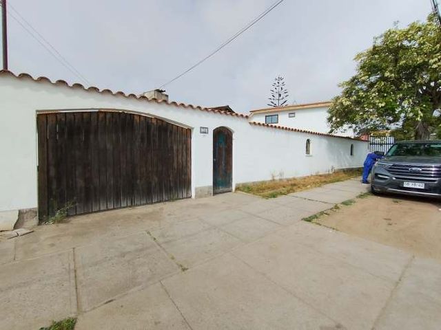 SE ARRIENDA O VENDE CASA EXCELENTE SECTOR EN LA SERENA