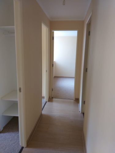 COCINA ABIERTA GOGIA  LIVING COMEDOR CON LINDA VISTA Y ESTACIONAMIENTO