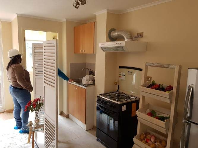 COCINA ABIERTA GOGIA  LIVING COMEDOR CON LINDA VISTA Y ESTACIONAMIENTO