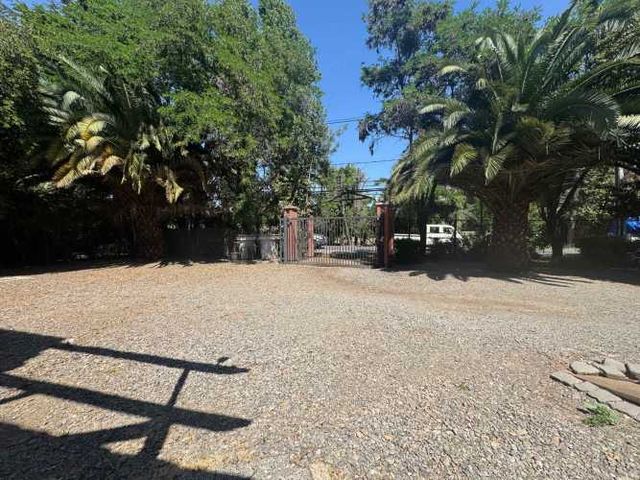 A Metros de Av. Chicureo: Propiedad Comercial (131330)