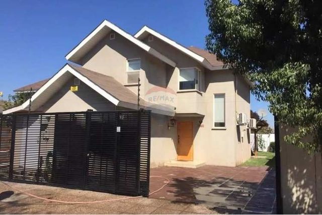 Casa moderna y tranquila en colina, 4d/3b, 2 e.