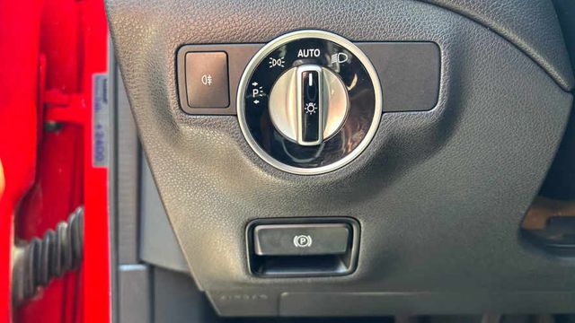 Mercedes Benz GLA200 200 1.6T AUT (2015)