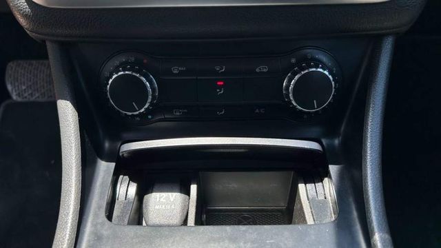 Mercedes Benz GLA200 200 1.6T AUT (2015)