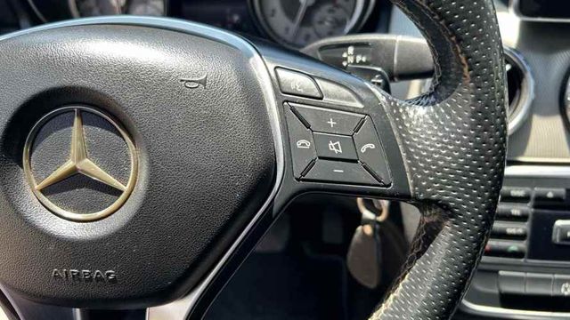 Mercedes Benz GLA200 200 1.6T AUT (2015)