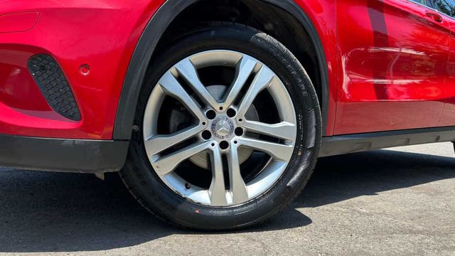 Mercedes Benz GLA200 200 1.6T AUT (2015)