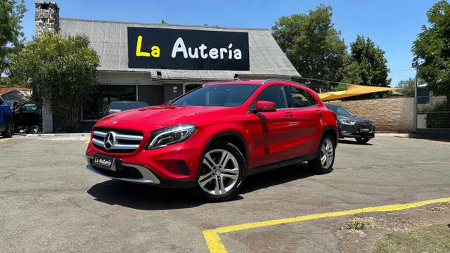 Mercedes Benz GLA200 200 1.6T AUT (2015)