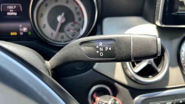 Mercedes Benz GLA200 200 1.6T AUT (2015)