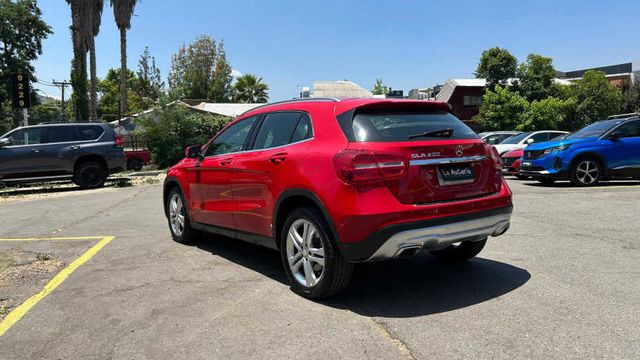 Mercedes Benz GLA200 200 1.6T AUT (2015)