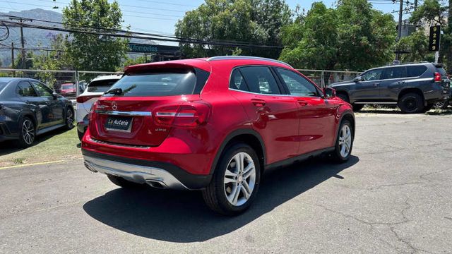 Mercedes Benz GLA200 200 1.6T AUT (2015)