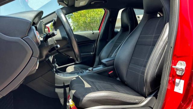 Mercedes Benz GLA200 200 1.6T AUT (2015)