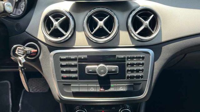 Mercedes Benz GLA200 200 1.6T AUT (2015)