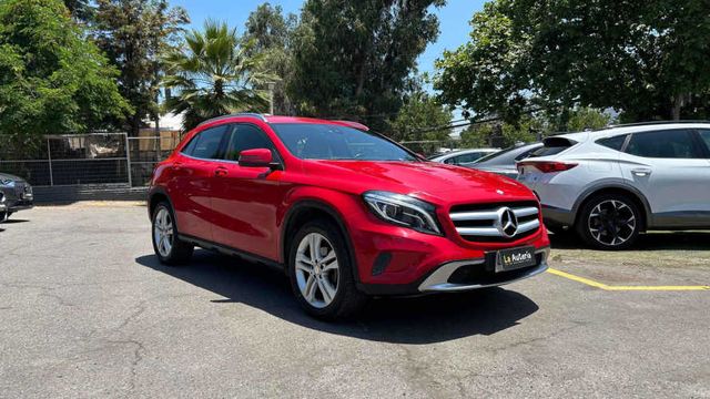 Mercedes Benz GLA200 200 1.6T AUT (2015)