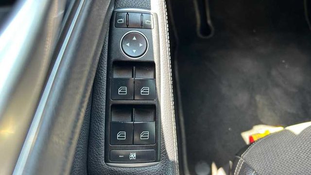 Mercedes Benz GLA200 200 1.6T AUT (2015)