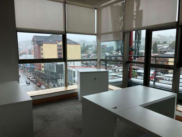 Oficina amplia con varias dependencias sector central