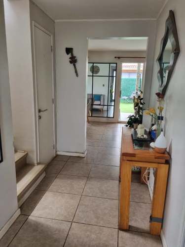 Amplia y luminosa casa en Condominio Los Coihues, Larapinta