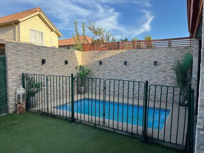 Amplia y luminosa casa en Condominio Los Coihues, Larapinta