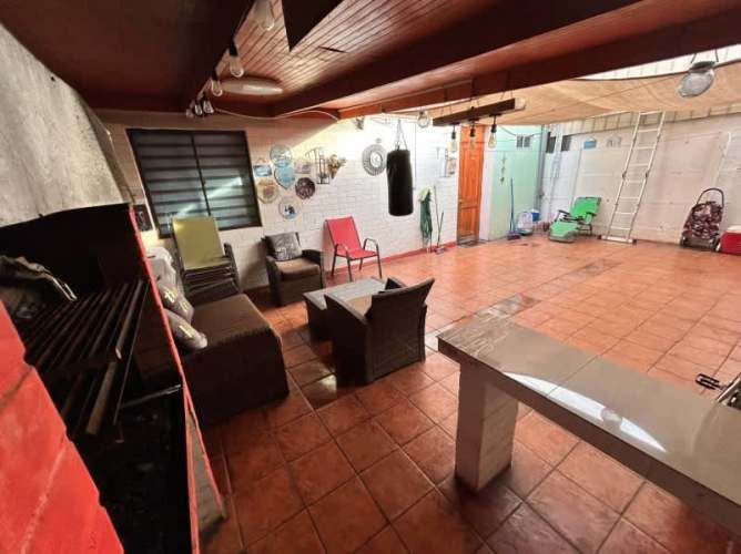 SE VENDE AMPLIA CASA 3D 3B VILLA ENTRE RÍOS PUENTE