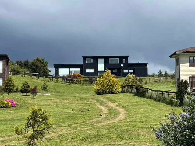 Casa en altura, vista al Lago y Volcanes