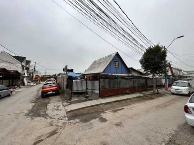 SE VENDE CASA ESQUINA 5D 2B EN CERRO NAVIA CON AMP