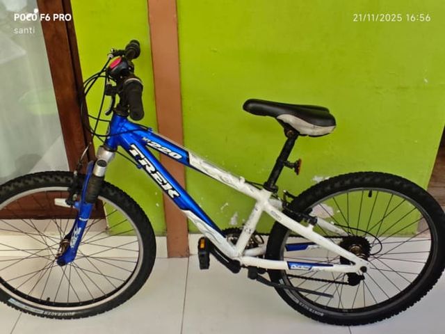 Bicicleta Mountain Bike Aro 24 TREK MT220