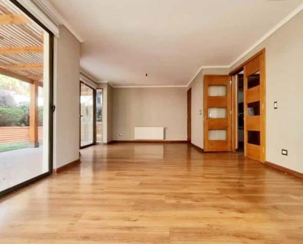 CASA VENDE MODERNA Y PRECIOSA CASA REMODELADA 4D CON PISCINA. LA REINA