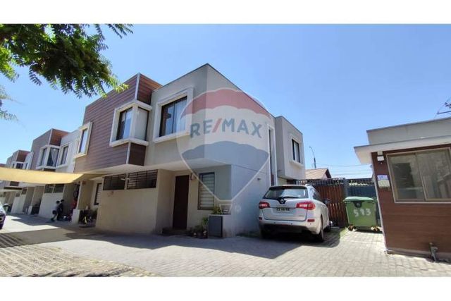 Se vende townhouse 3d 2b en pepe vila , la reina