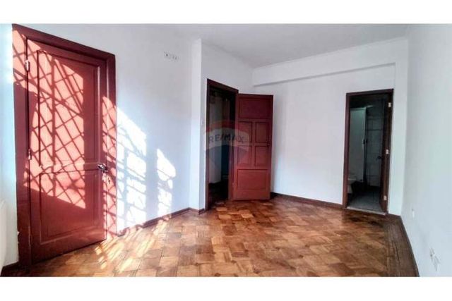 Edificio en venta de 4 pisos, 14 privados