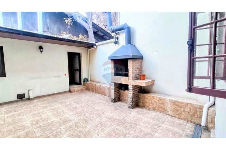 Edificio en venta de 4 pisos, 14 privados